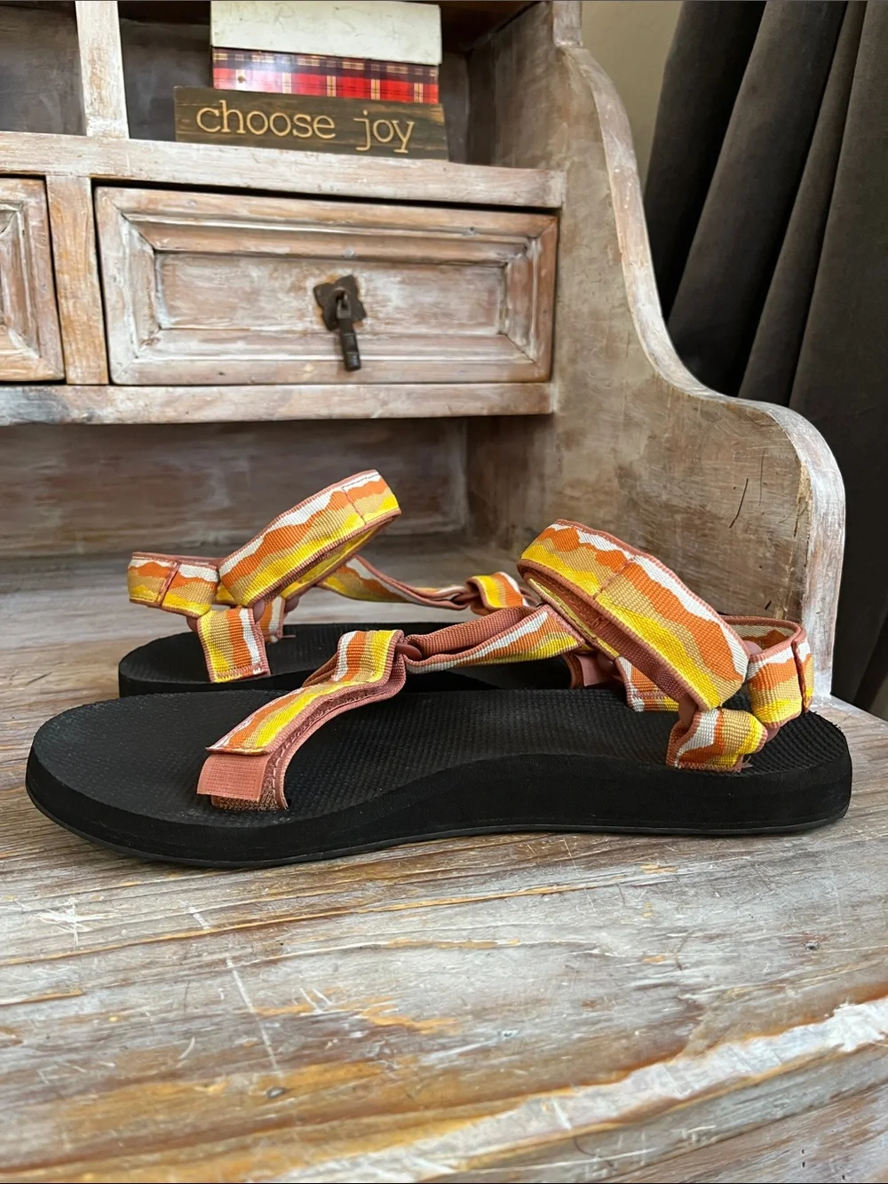 🖤 Teva Originial Universal Sandals Wavy Orange Stripe Size 9 Outdoor Hiking